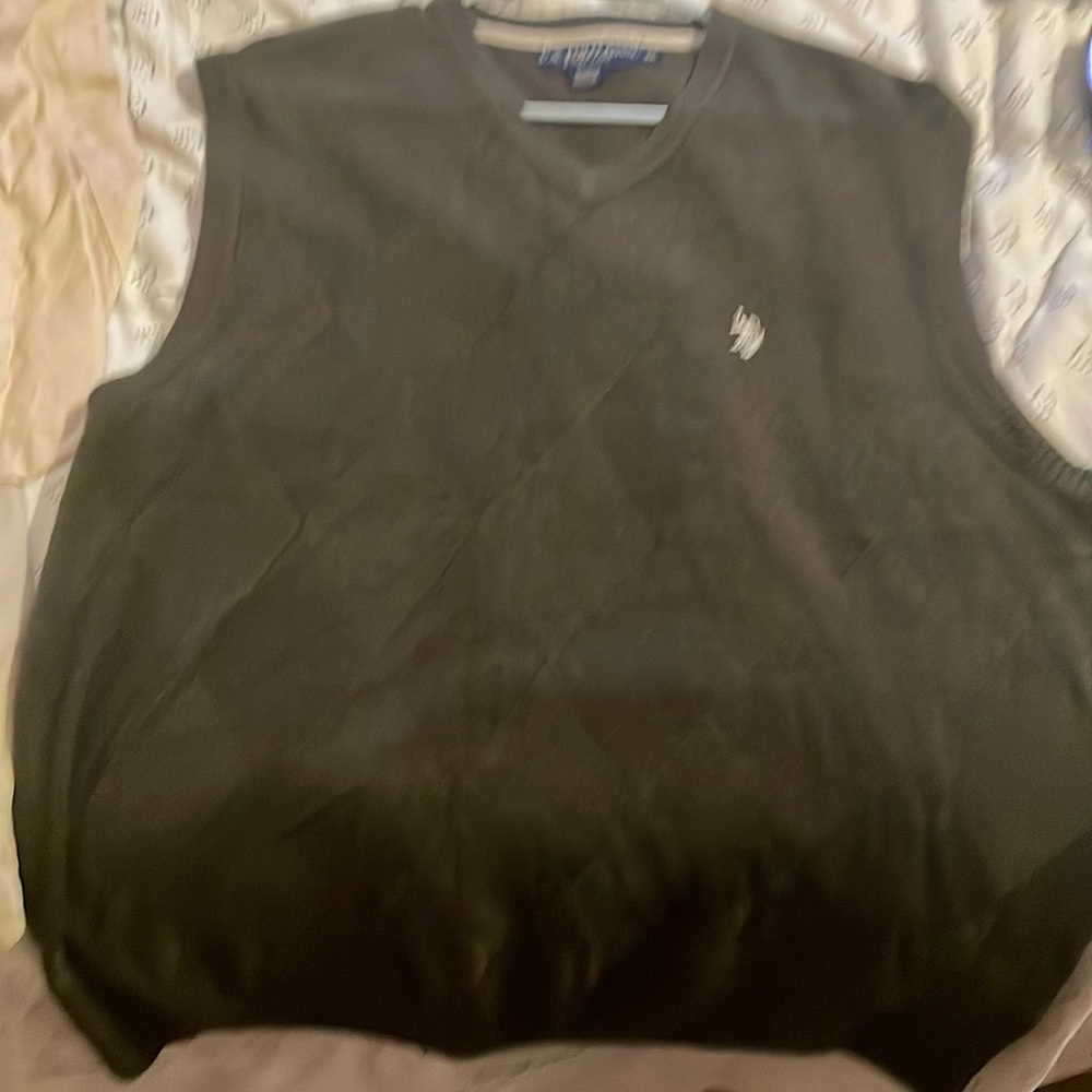 Ralph Lauren Polo  sleeveless  100 % acrylic light weight  sweater